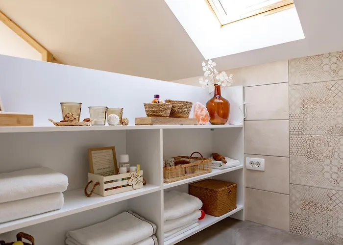 Bee In Forest Apartma Pivka